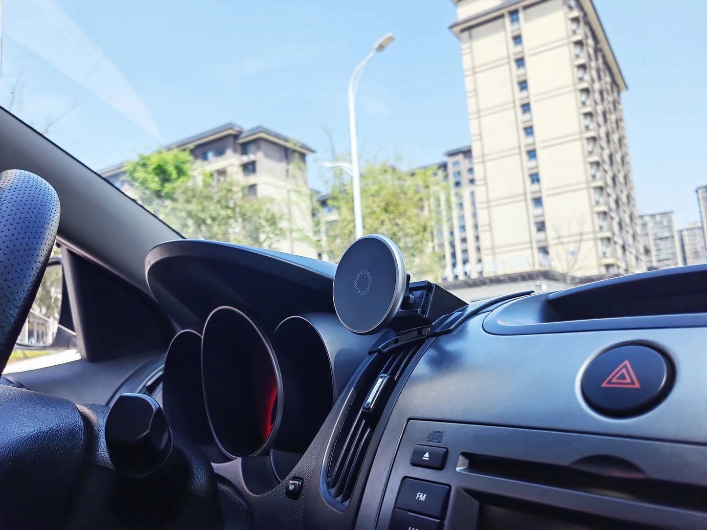 For KIA K5 2016 2017 2018 Magnetic Car Phone Holder 15W Wireless Charging Phone Stand MagSafe Base