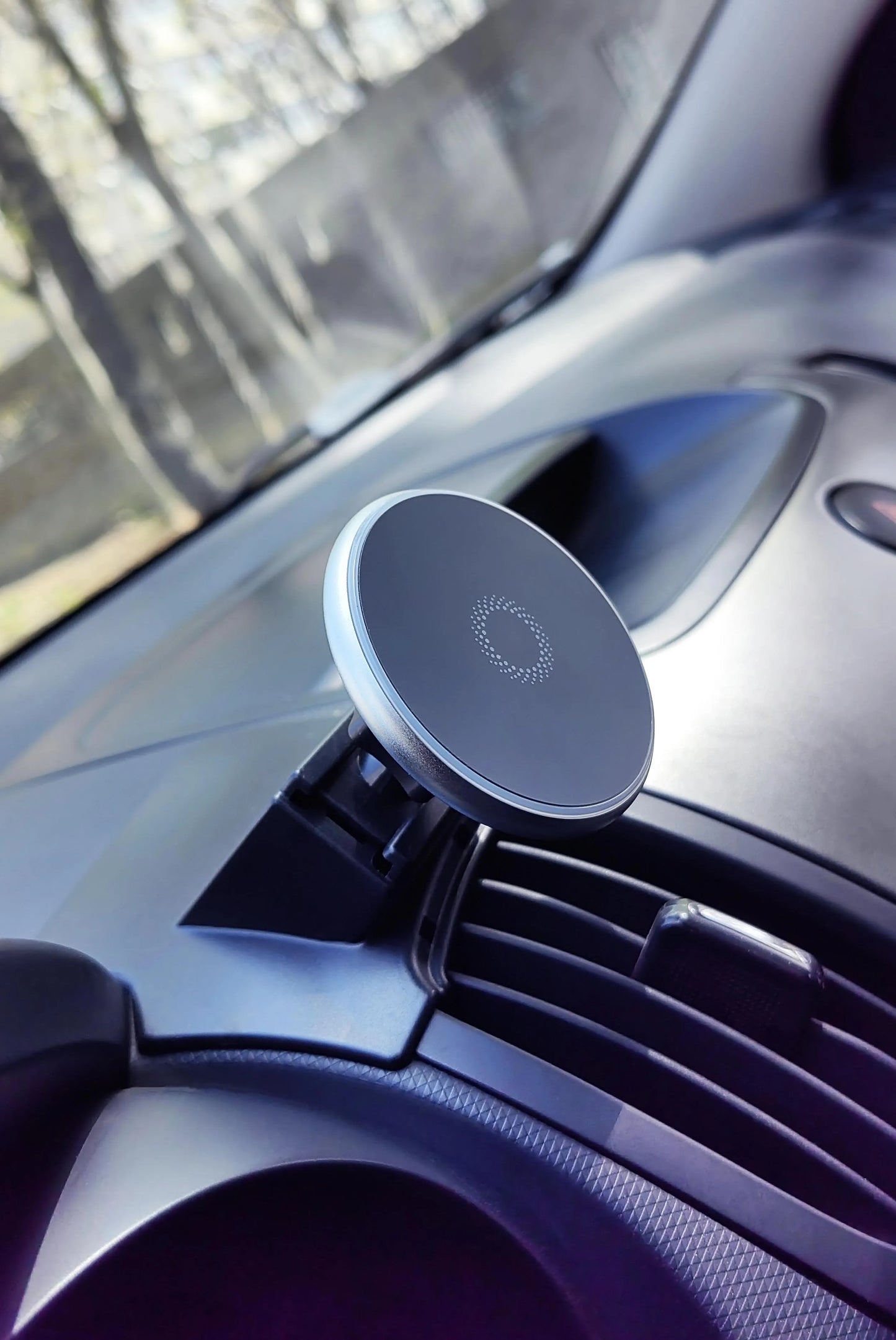 For KIA K5 2016 2017 2018 Magnetic Car Phone Holder 15W Wireless Charging Phone Stand MagSafe Base